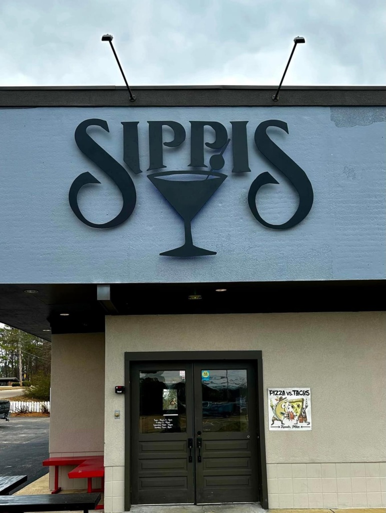 Sippi’s BAR & GRILL in Tupelo, MS – Eating Out With Jeff Jones